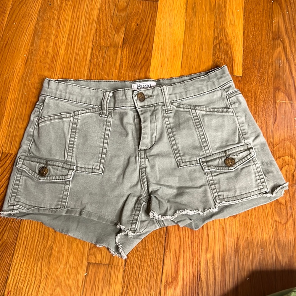 Juniors Mudd cargo cut off shorts size 3 army green used in good condition